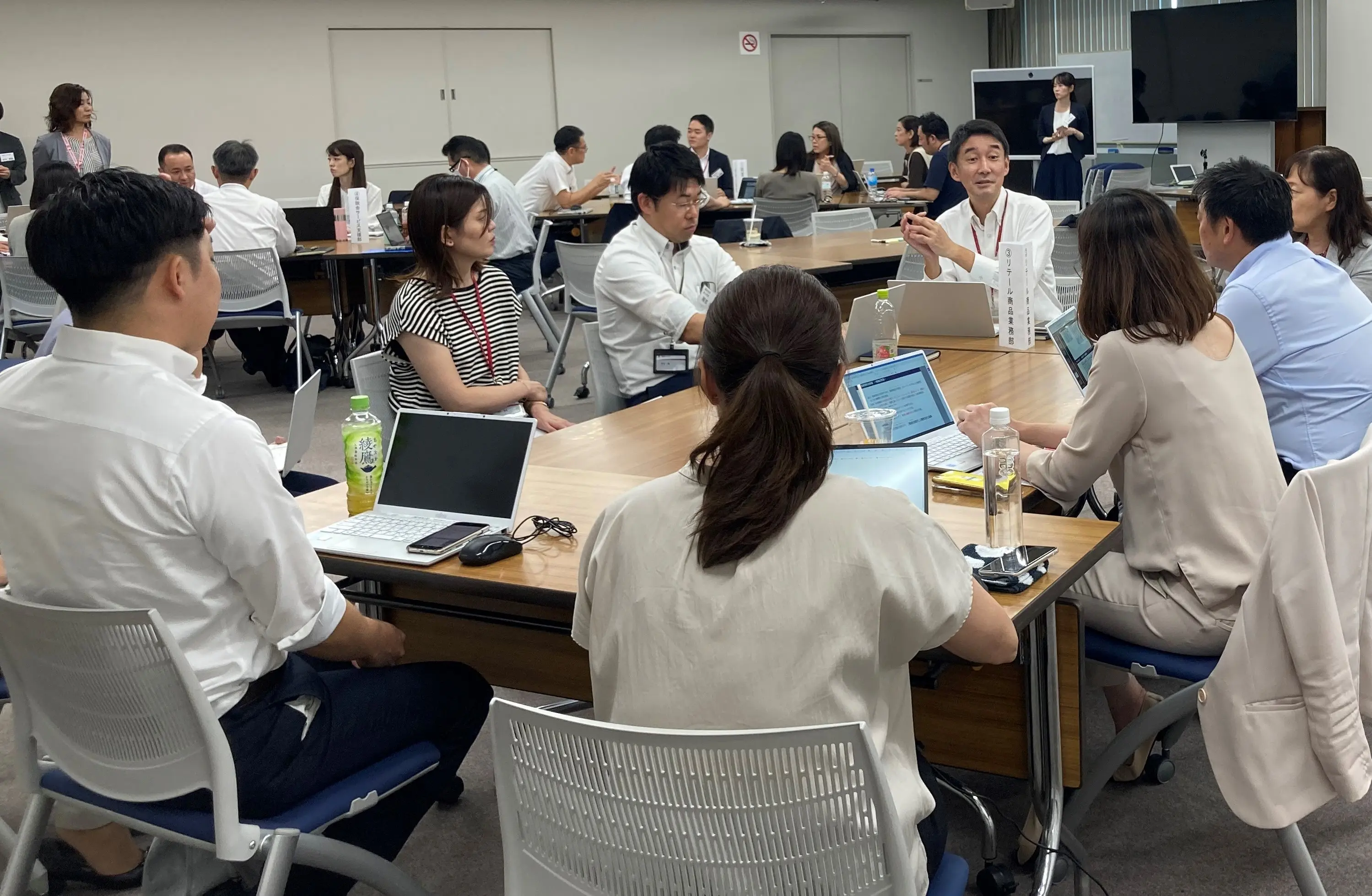 社員が参加するタウンホールミーティングの様子